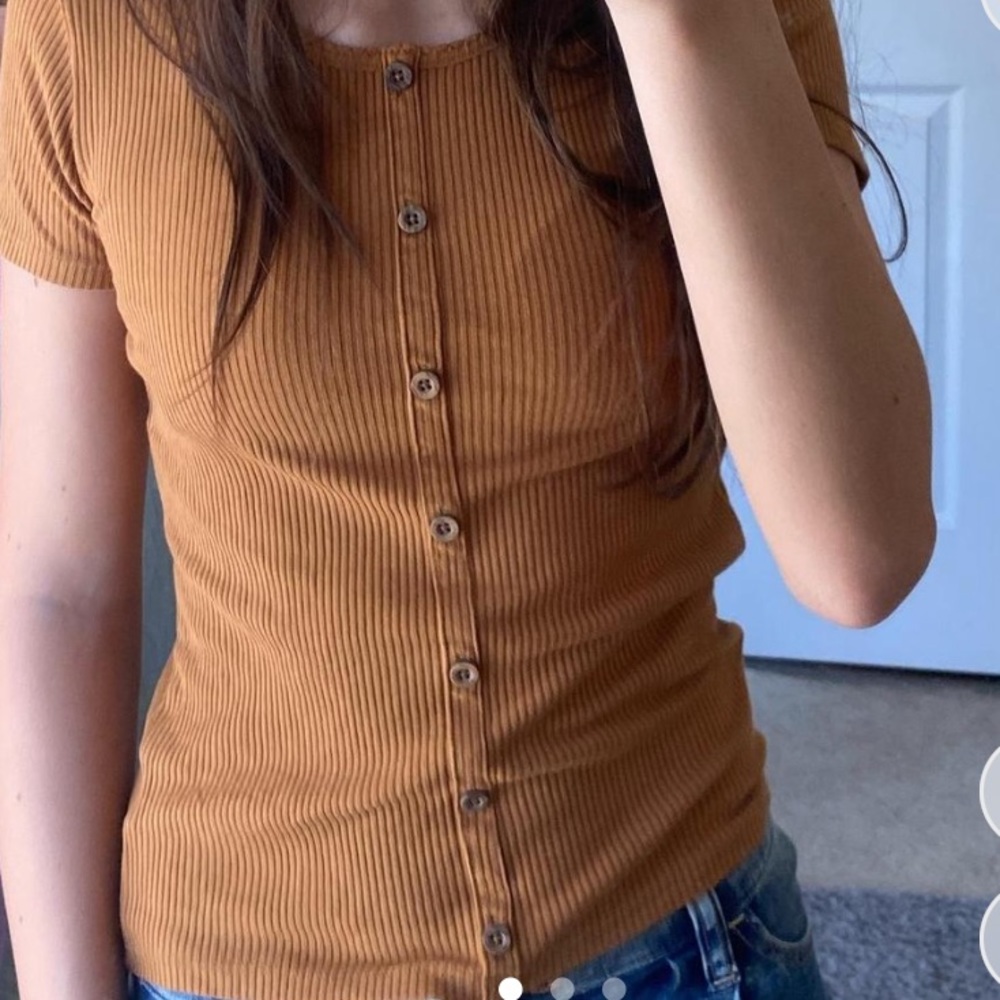 casual tight shirt
